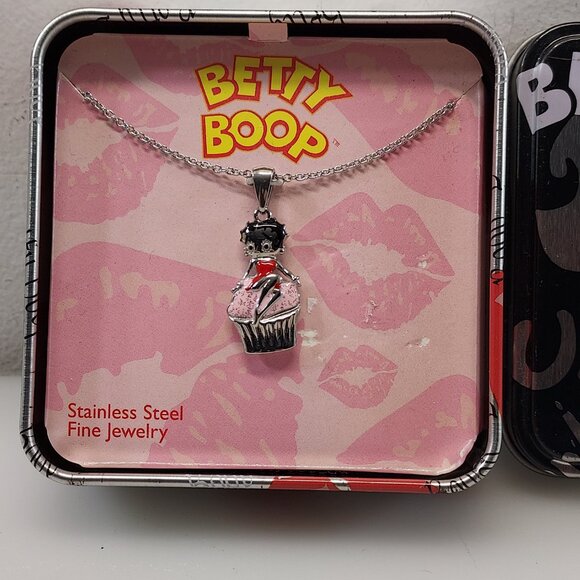 BETTY BOOP 18" NECKLACE WITH HAND PAINTED ENAMEL FLIRTY GIRL CUPCAKE CHARM VTG - Picture 3 of 9